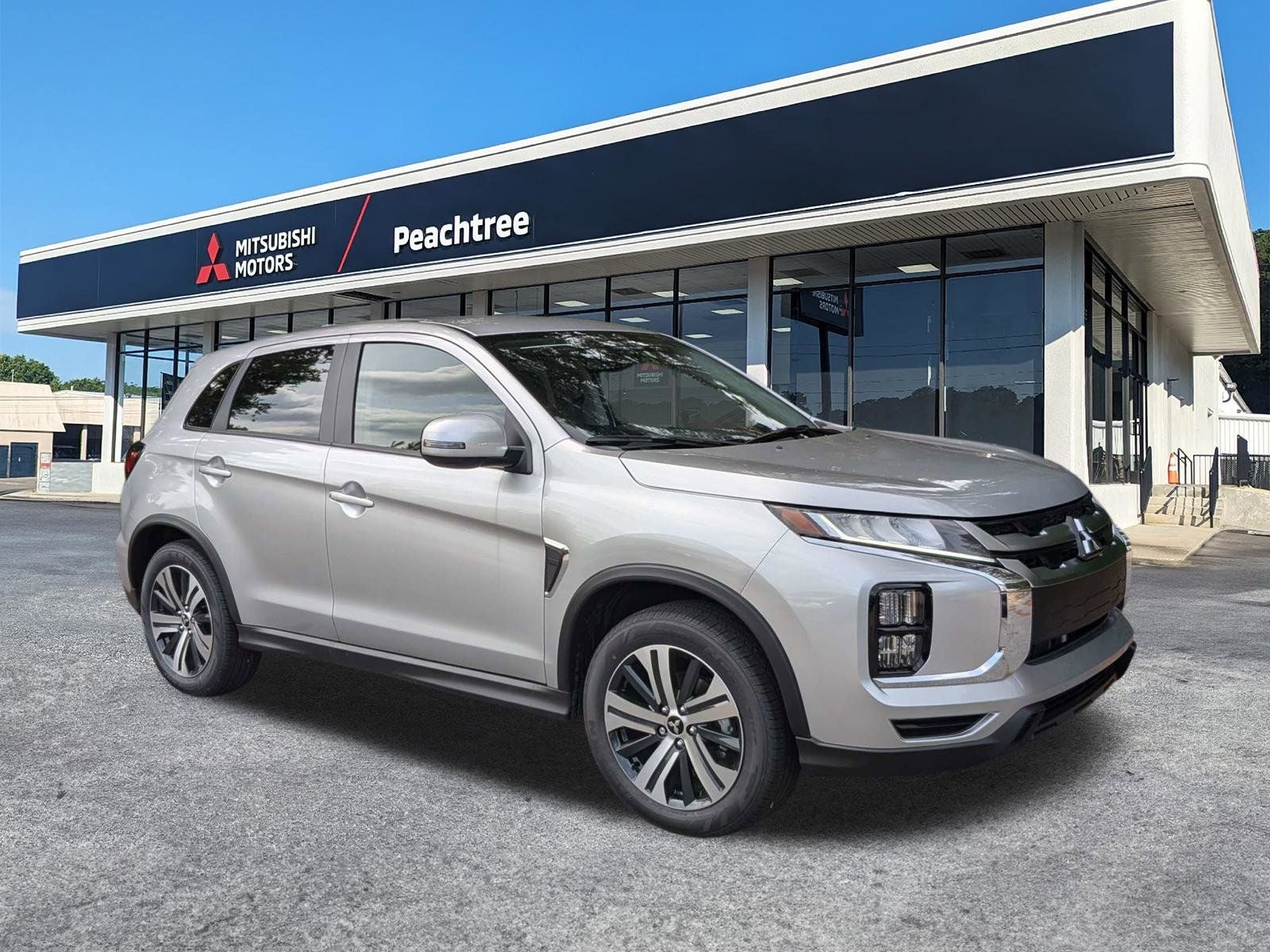 2026 Mitsubishi Outlander Sport 2.0 SE in Alloy Silver Metallic — front three-quarter view