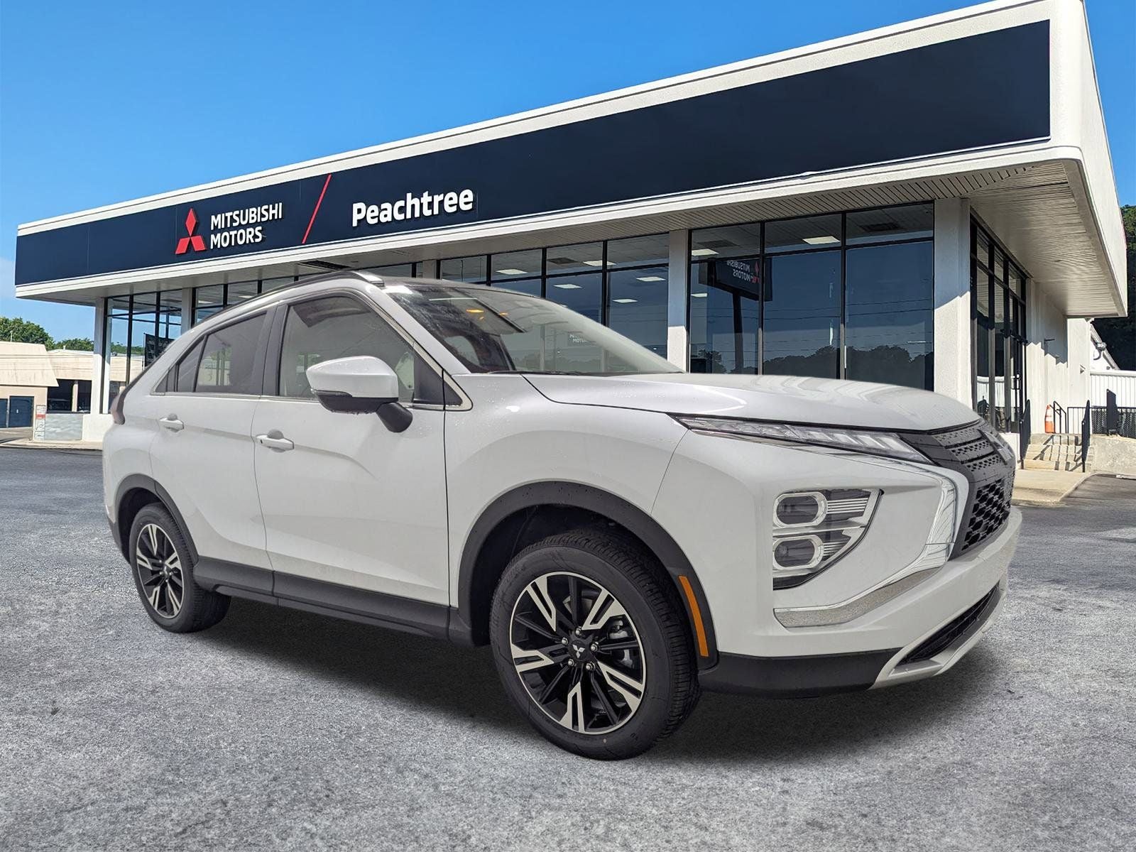 2026 Mitsubishi Eclipse Cross SE in White Diamond — front three-quarter view