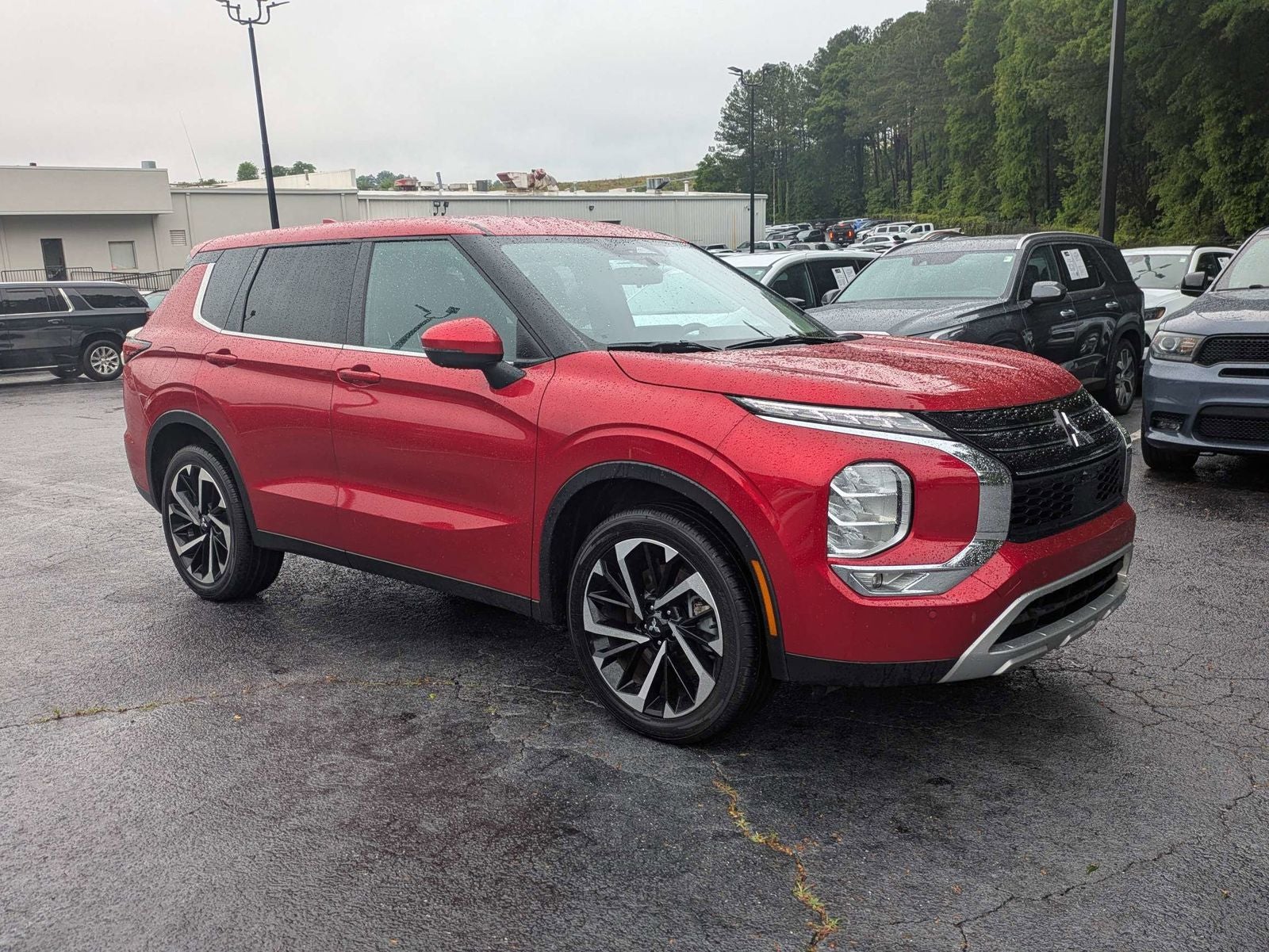 2024 Mitsubishi Outlander — side profile view