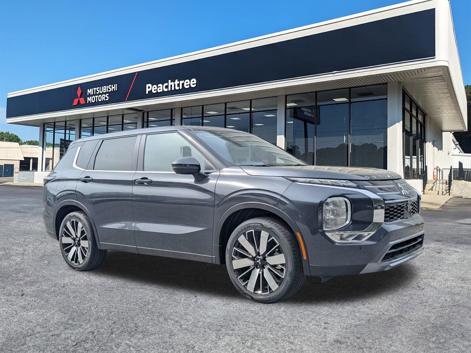 2026 Mitsubishi Outlander SE in Graphite Gray — front three-quarter view