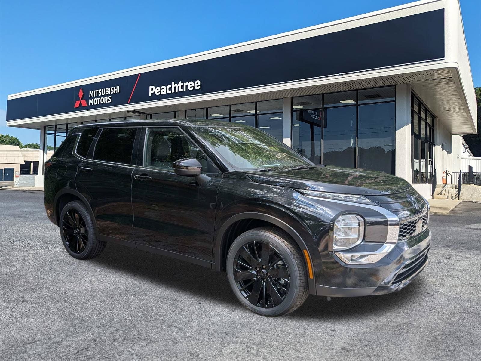 2026 Mitsubishi Outlander LE in Black Diamond — front three-quarter view