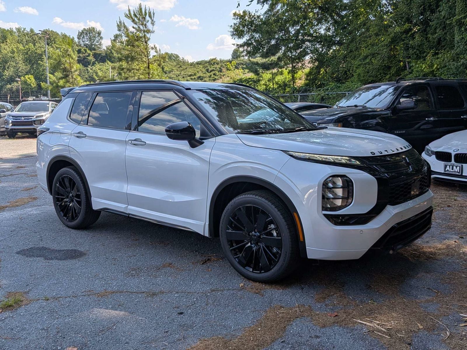 2026 Mitsubishi Outlander — side profile view