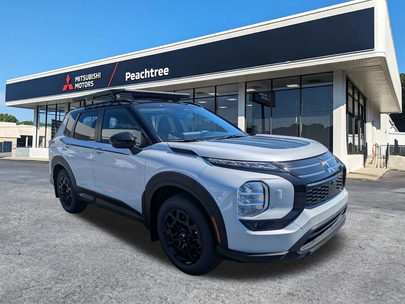 2026 Mitsubishi Outlander Trail Edition in White Diamond/Black Roof — front three-quarter view