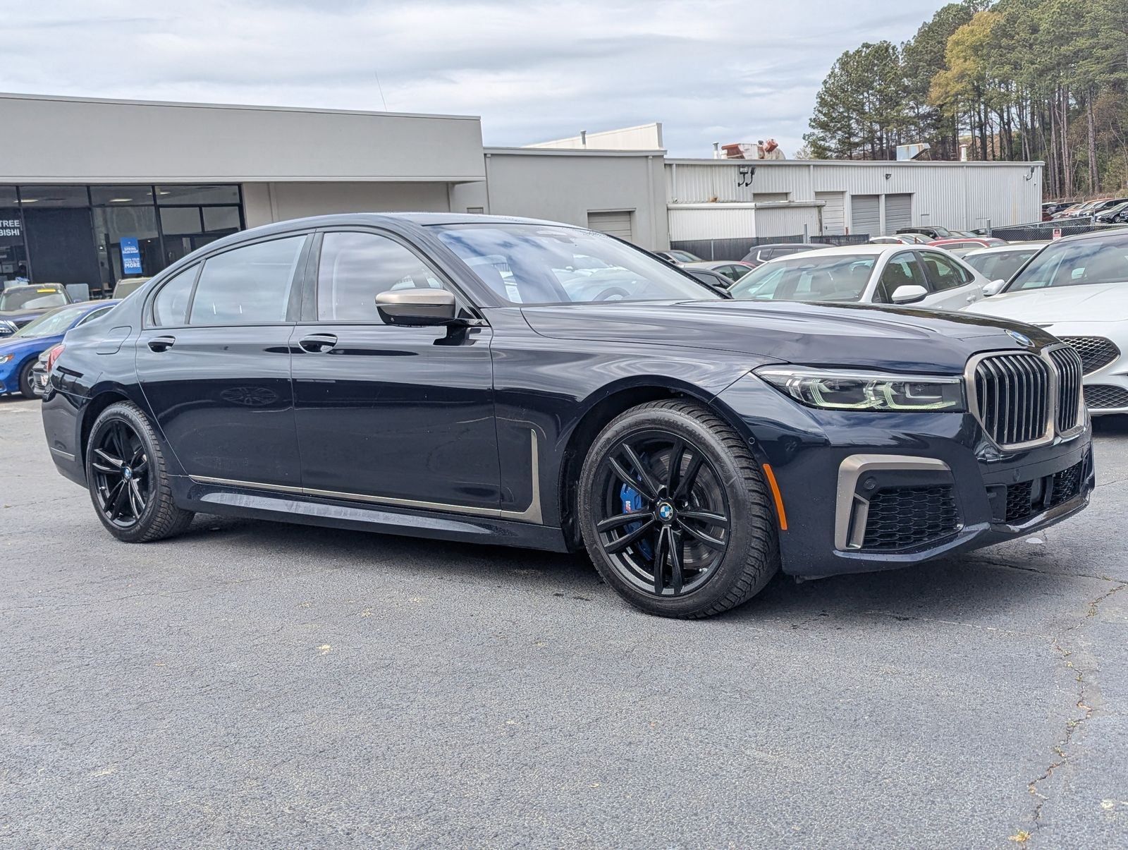 2021 BMW 7 Series — side profile view